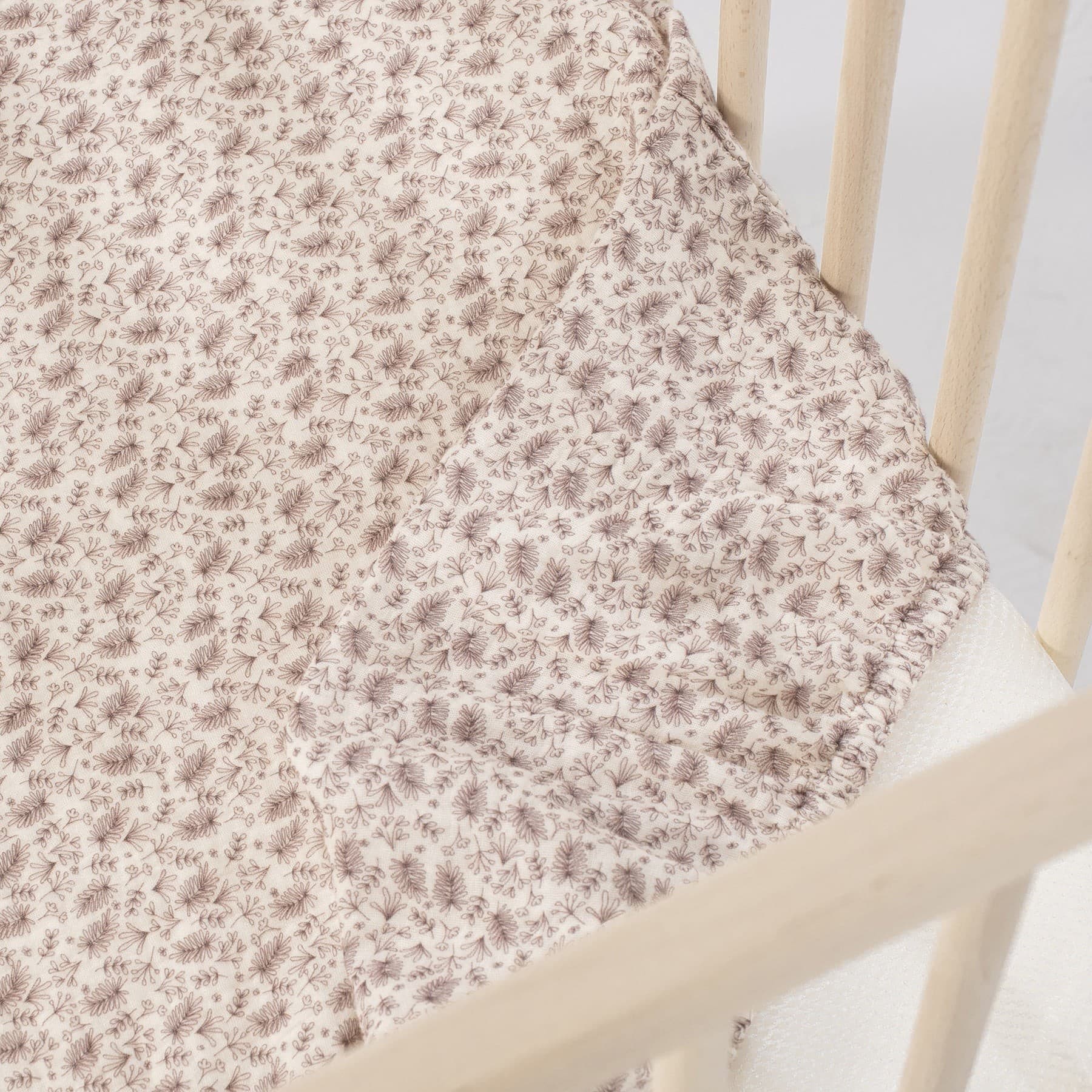 WALKING MUM Sábana Bajera Cuna 120×60 cm Gala Cerise - Imagen 4